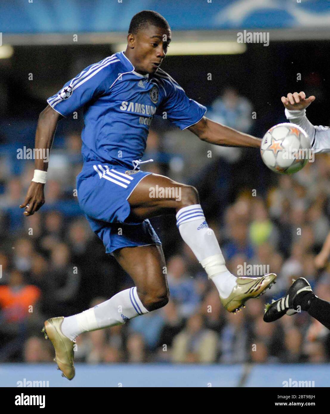 LONDRES, ROYAUME-UNI. 18 SEPTEMBRE : Florent Malouda (Chelsea) à la forte baticité lors du match de la Ligue des champions de l'UEFA le premier jour entre Chelsea et Rosenberg à Stanford BR Banque D'Images