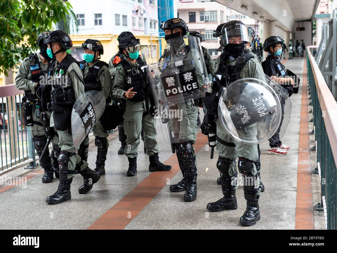 Hong Kong, Chine. 24 mai 2020. HONG KONG, HONG KONG SAR, CHINE : 24 MAI 2020. Vingt-trois ans après que Hong Kong ait été remise par la Grande-Bretagne à la domination chinoise, Pékin insiste pour mettre en œuvre de nouvelles lois strictes sur la sécurité nationale qui vont supprimer les manifestations pro-démocratiques de la ville. On pense que c'est la fin de l'accord de passation de pouvoir où la Chine a accepté l'idée d'un pays, deux systèmes. Les gens descendent dans les rues pour une manifestation illégale dans le quartier commerçant de Causeway Bay Alamy Live News/Jayne Russell Credit: Jayne Russell/Alay Live News Banque D'Images