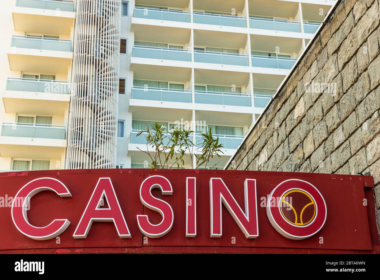 Casino et hôtel H10 Gran Tinerfe fermé et vide pendant la phase un de la désescalade du Covid 19, coronavirus, état d'urgence, Costa Adeje, te Banque D'Images
