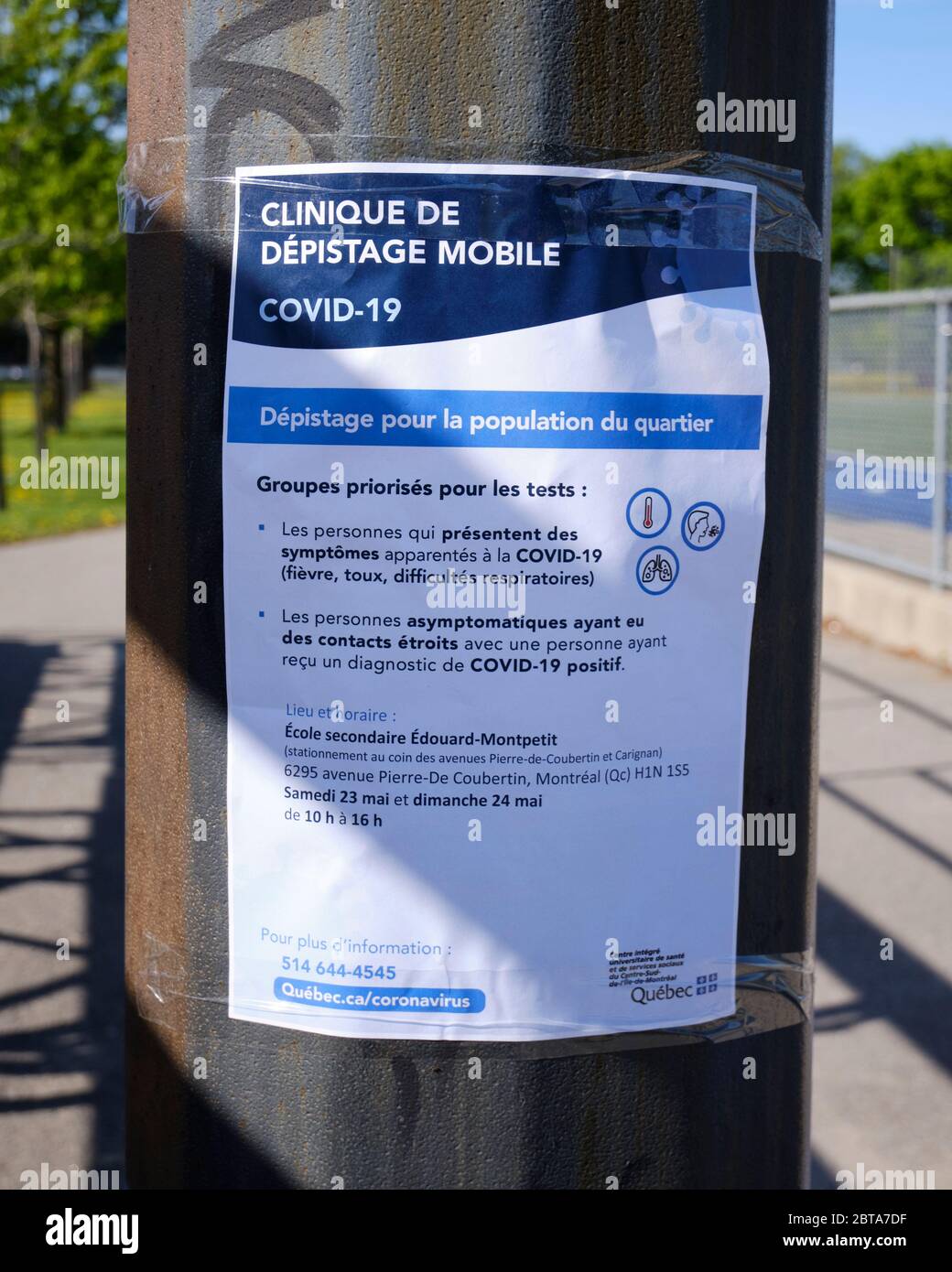 Affiche annonçant une projection mobile Covid 19 dans le quartier de Montréal, Canada. 24 mai 2020 Banque D'Images
