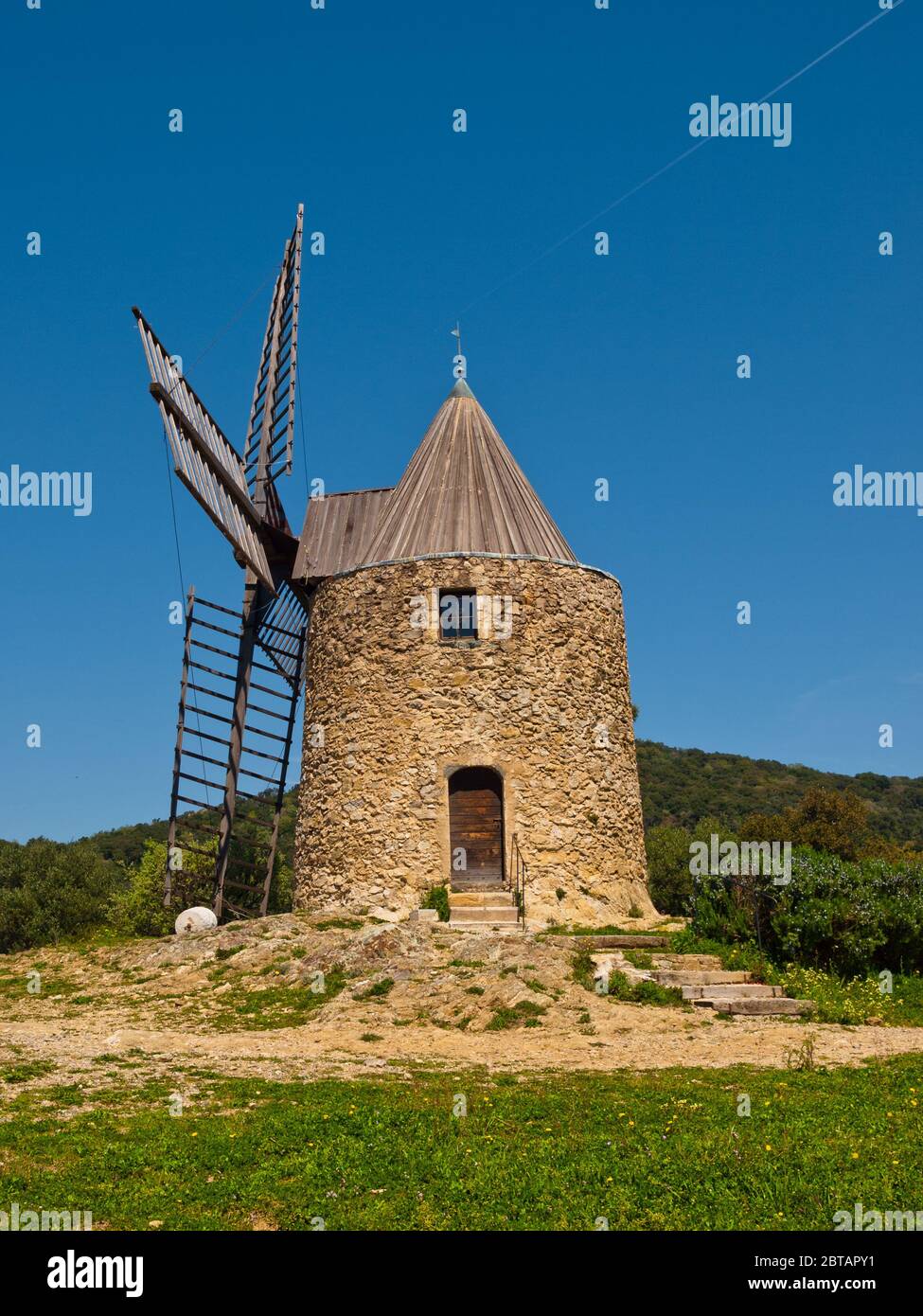 Moulin Saint Roch (Moulin Saint Roch) dans le village de Grimaud, Côte d'Azur, Provence, Sud de la France Banque D'Images
