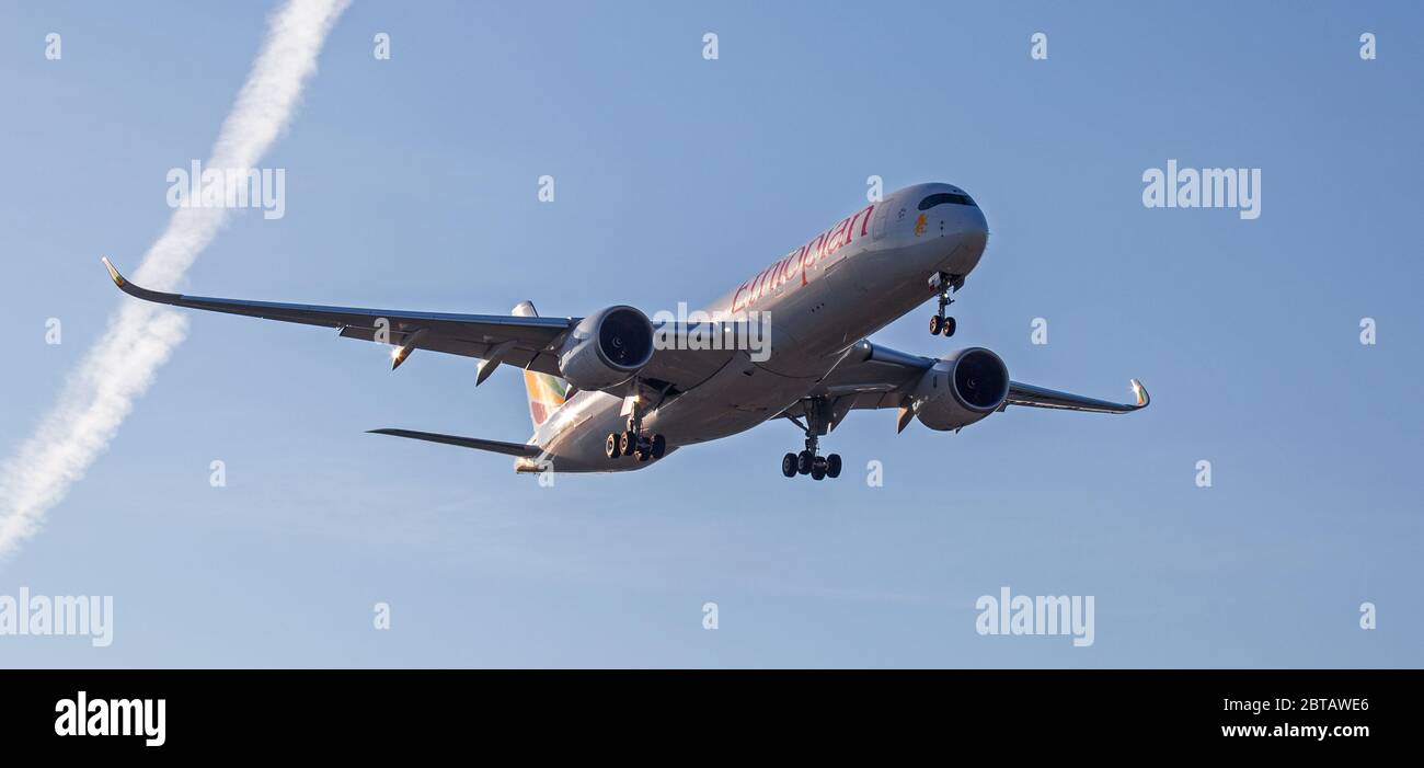 Ethiopian Airlines Airbus a350 et-AWP sur l'approche finale de l'aéroport LHR de Londres-Heathrow Banque D'Images