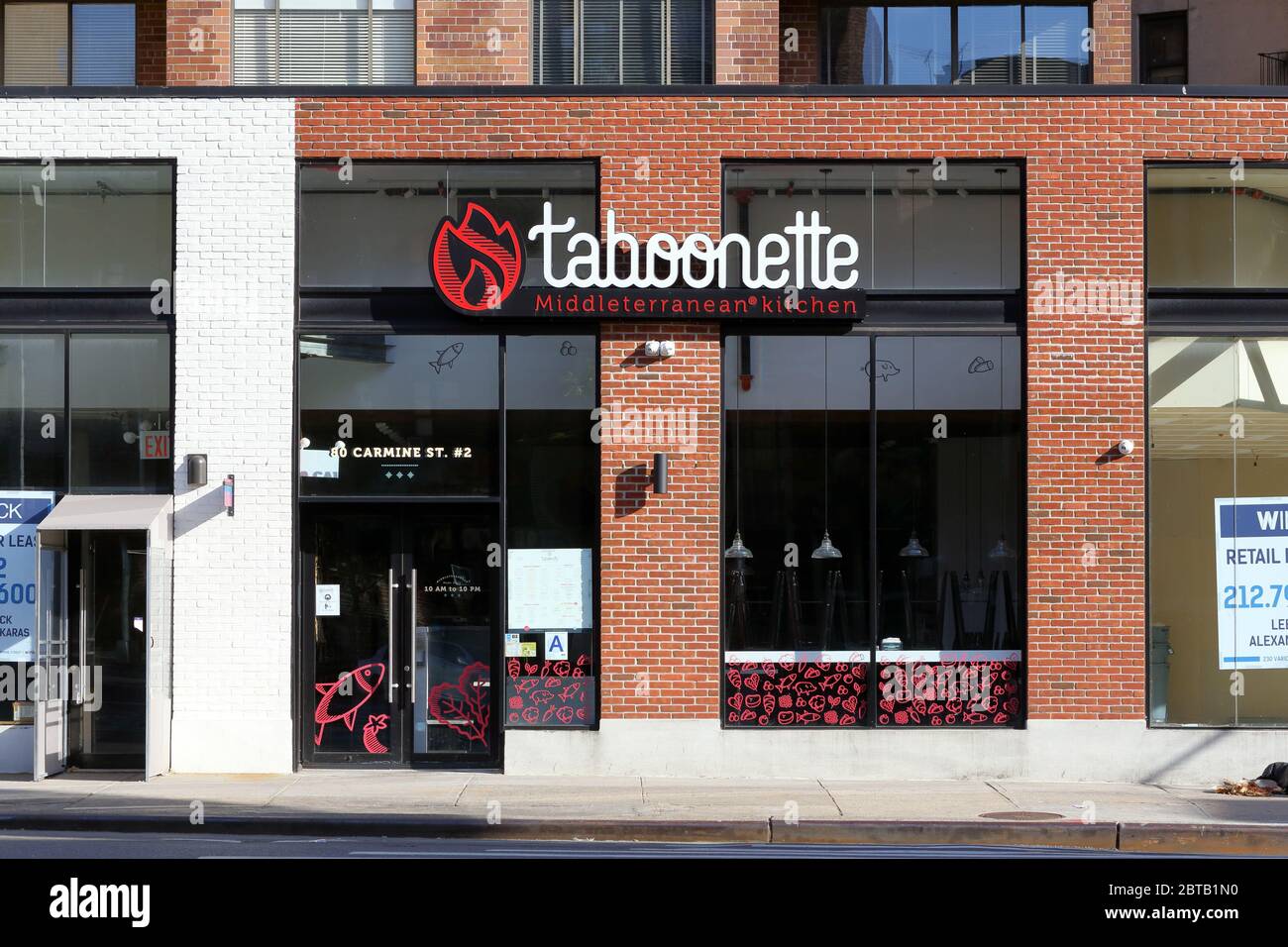 [Front de vente historique] Taboonette, 80 Carmine St, New York, NYC photo d'un restaurant moyen-oriental rapide et décontracté dans le West Village. Banque D'Images