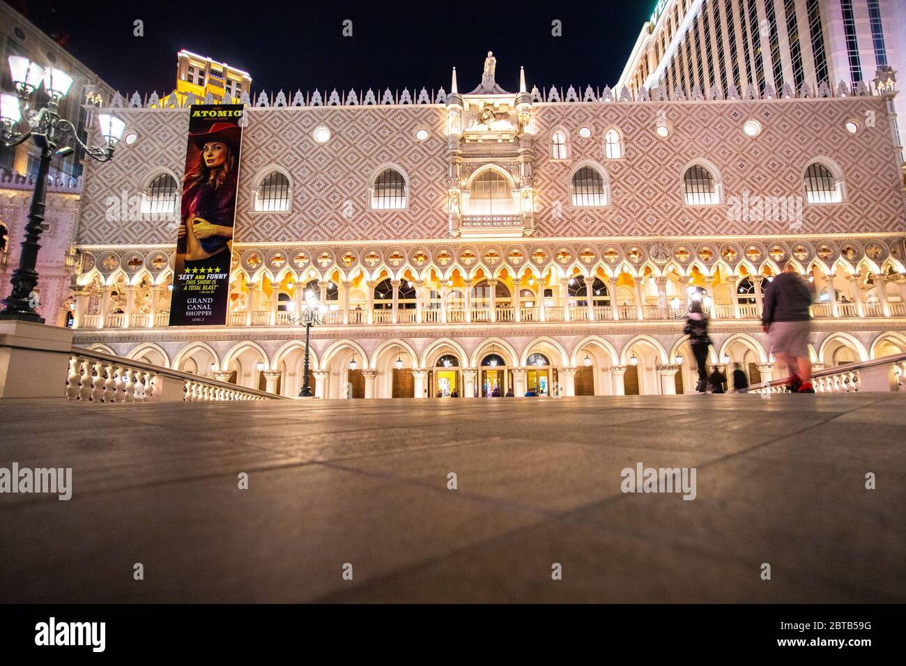 LAS VEGAS, NEVADA - 23 FÉVRIER 2020 : vue sur Venetian Resort à Las Vegas vue de nuit avec lumières illuminées Banque D'Images