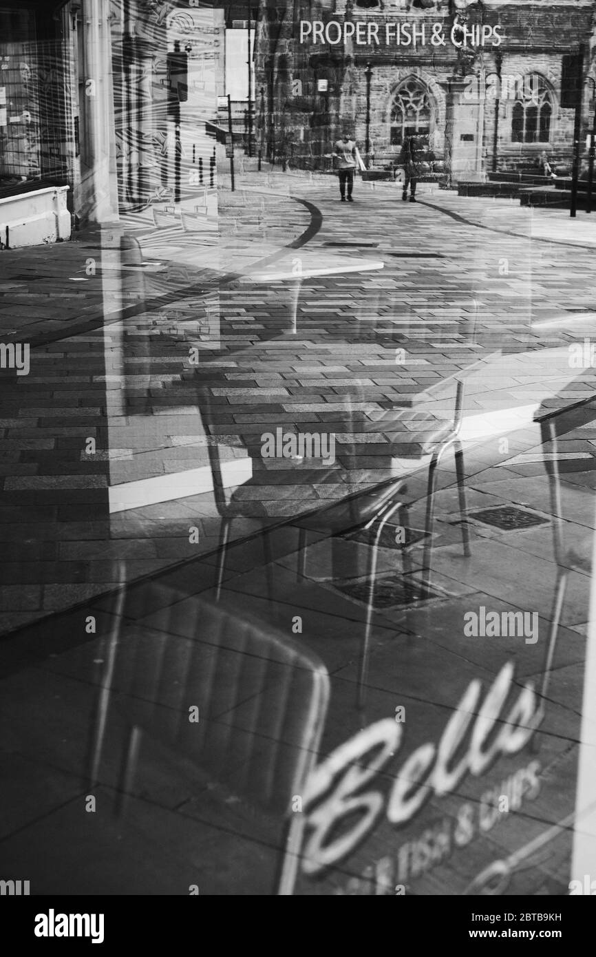 Réflexion de fenêtre pendant le verrouillage à Durham, Royaume-Uni Banque D'Images