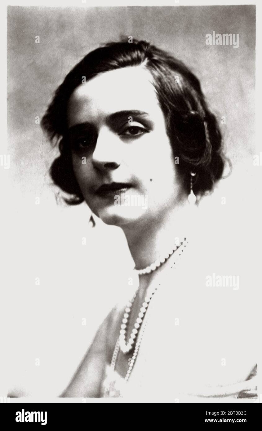 1922 c, FRANCE : la princesse égyptienne FAHMY Bey , une française fille  d'un chauffeur de taxi et d'une dame de char, née sous le nom de  Marie-Marguerite Laurient Meller ( 1890 -