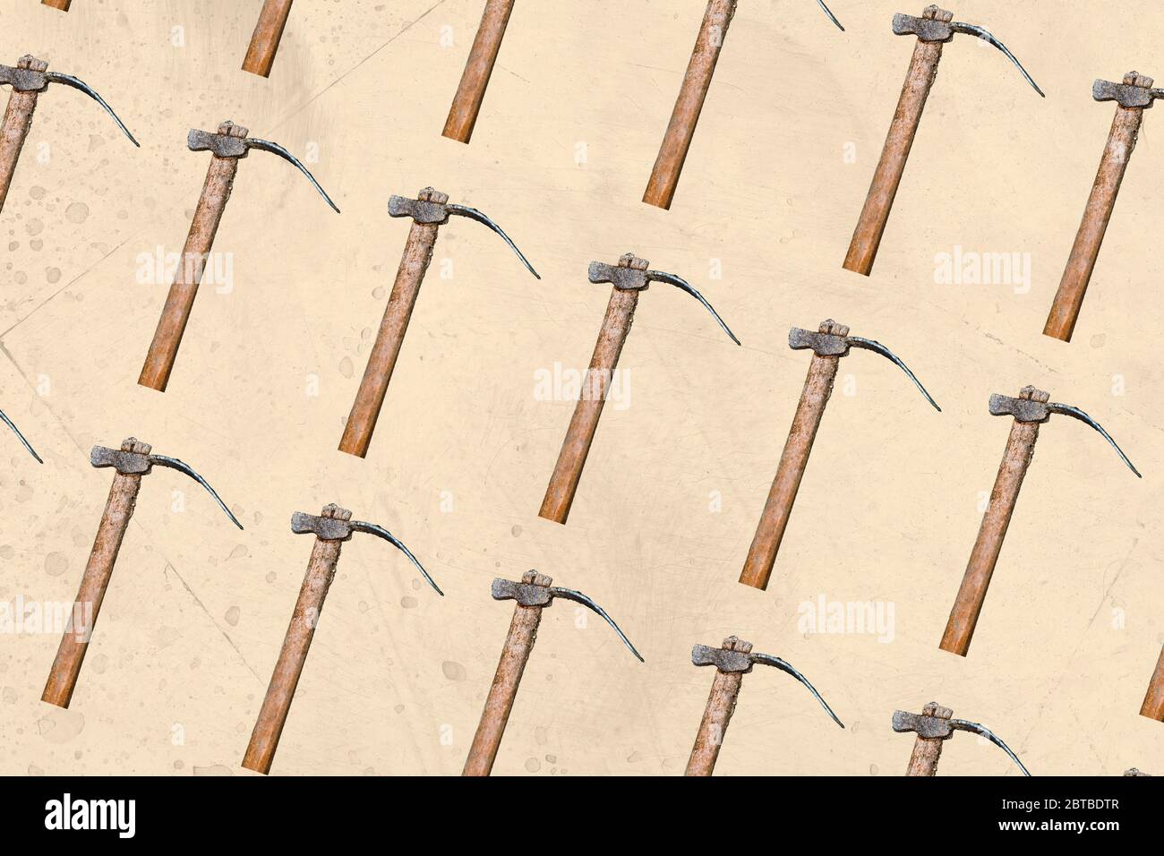 Mosaïque diagonale de nombreux houes en bois sur un fond pastel texturé. Outils de jardinage. Banque D'Images