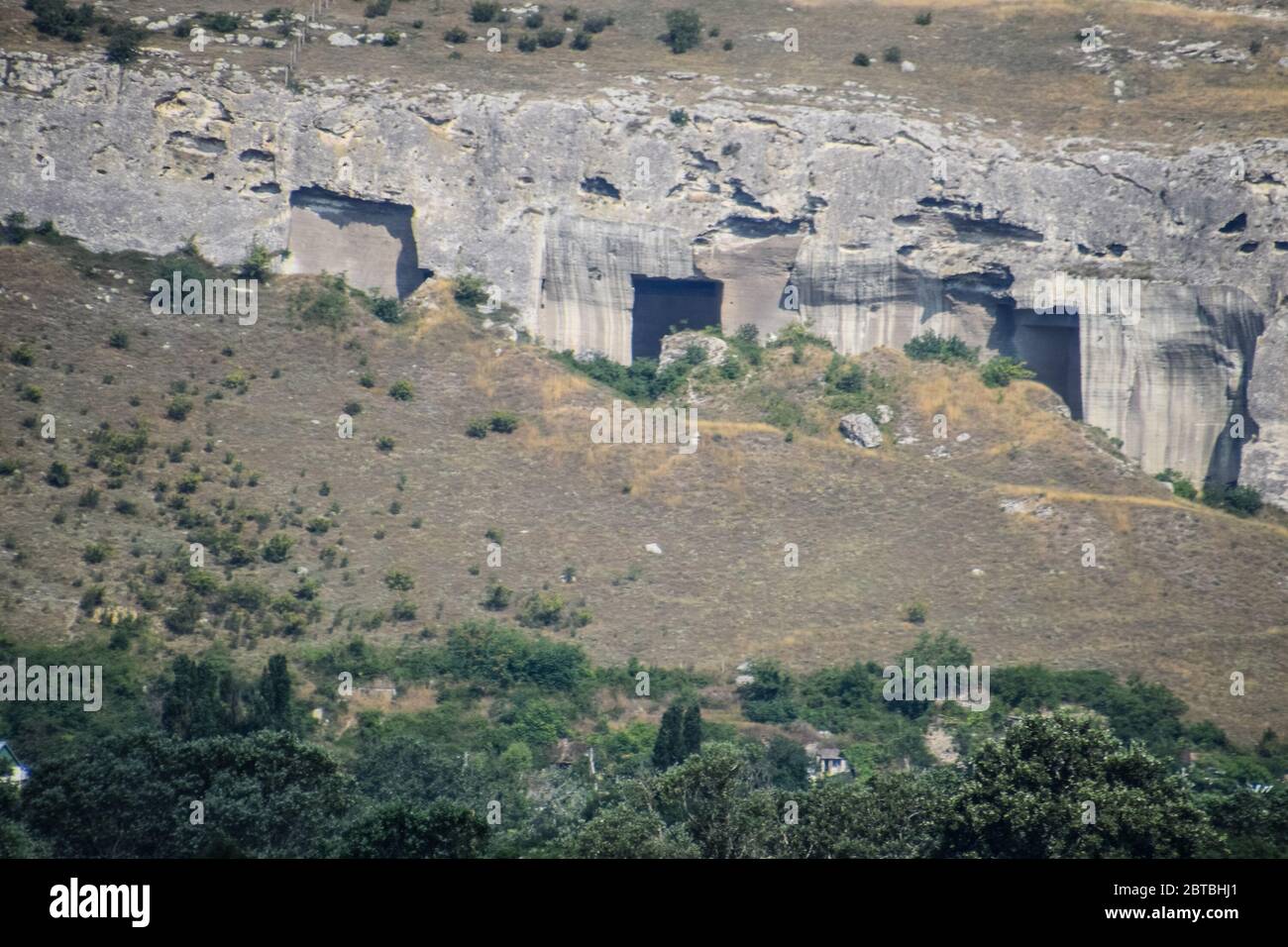 Carrières anciennes dans les rochers. Preuve d'une civilisation ancienne très développée. Péninsule de Crimée. Banque D'Images