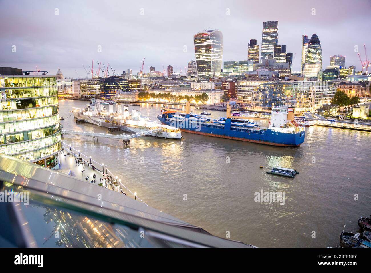 Tondeuses Mercury et Jupiter fournies par Wight Shipyard Company (MBNA est l'ancien sponsor de Thames Clippers) Banque D'Images