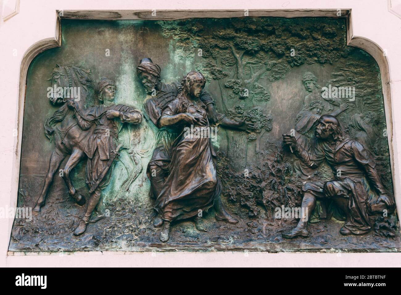 Monument à Ivan Gundulich, Bas-reliefs de bronze avec des scènes du poème d'Osman - la bataille des Slaves avec les Turcs à Khotyn, ornent le piédestal de Banque D'Images
