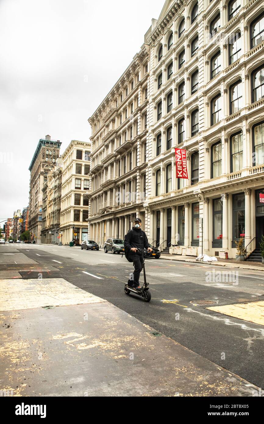 New York City, New York, USA - 24 mai 2020 : rue tranquille de SoHo à Manhattan pendant la pandémie du coronavirus Covid-19 Banque D'Images