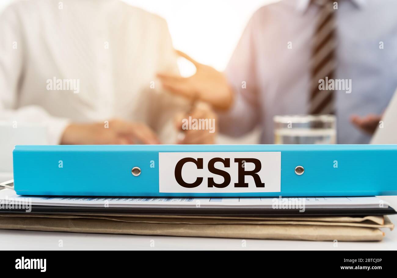 Placer la responsabilité sociale de l'entreprise (RSE) dans la salle de réunion avec les responsables et les cadres. Concept de responsabilité d'entreprise. Banque D'Images