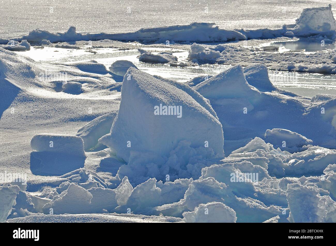 Le soleil brille au-dessus de l'océan Arctique le 1 septembre 2009. Banque D'Images