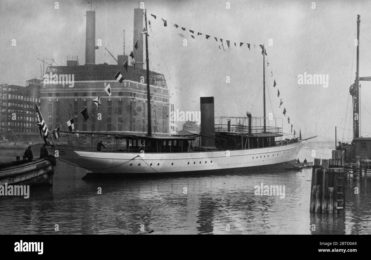 Lancement d'un yacht à vapeur appartenant à John Dustin Archbold (1848-1910), président de Standard Oil, le 10 avril 1913 Banque D'Images