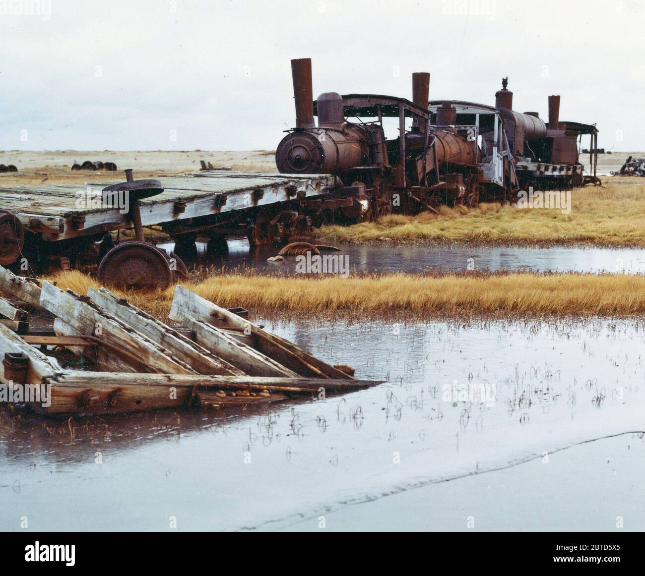 Septembre 1972 - Old railroad abandonnés moteur, près de village abandonné de Salomon Alaska Banque D'Images