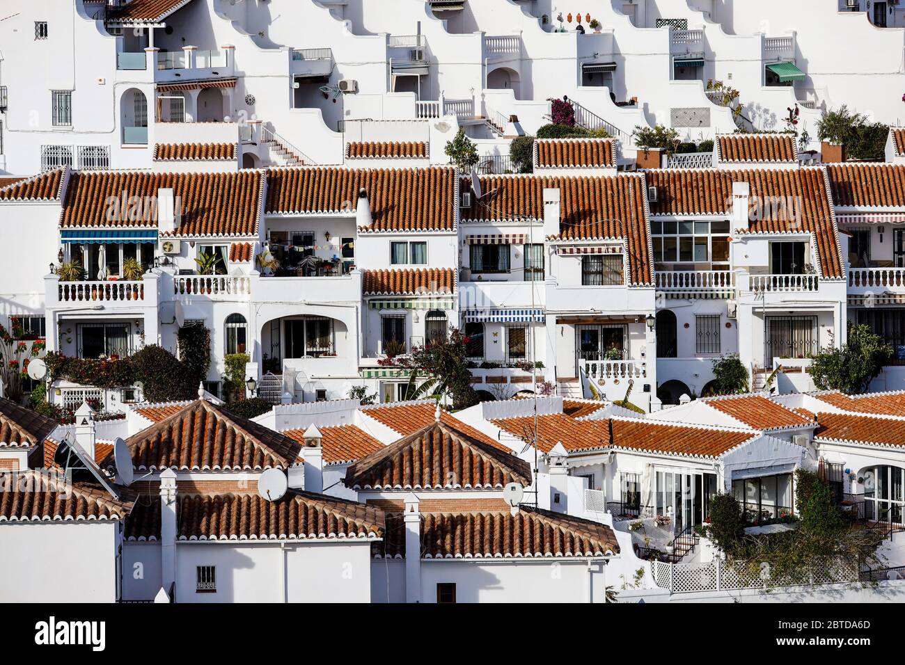 Nerja, province de Malaga, Costa del sol, Andalousie, Espagne - immobilier, immeubles d'appartements. Nerja, Provinz Malaga, Costa del sol, Andalousie, Espagne Banque D'Images