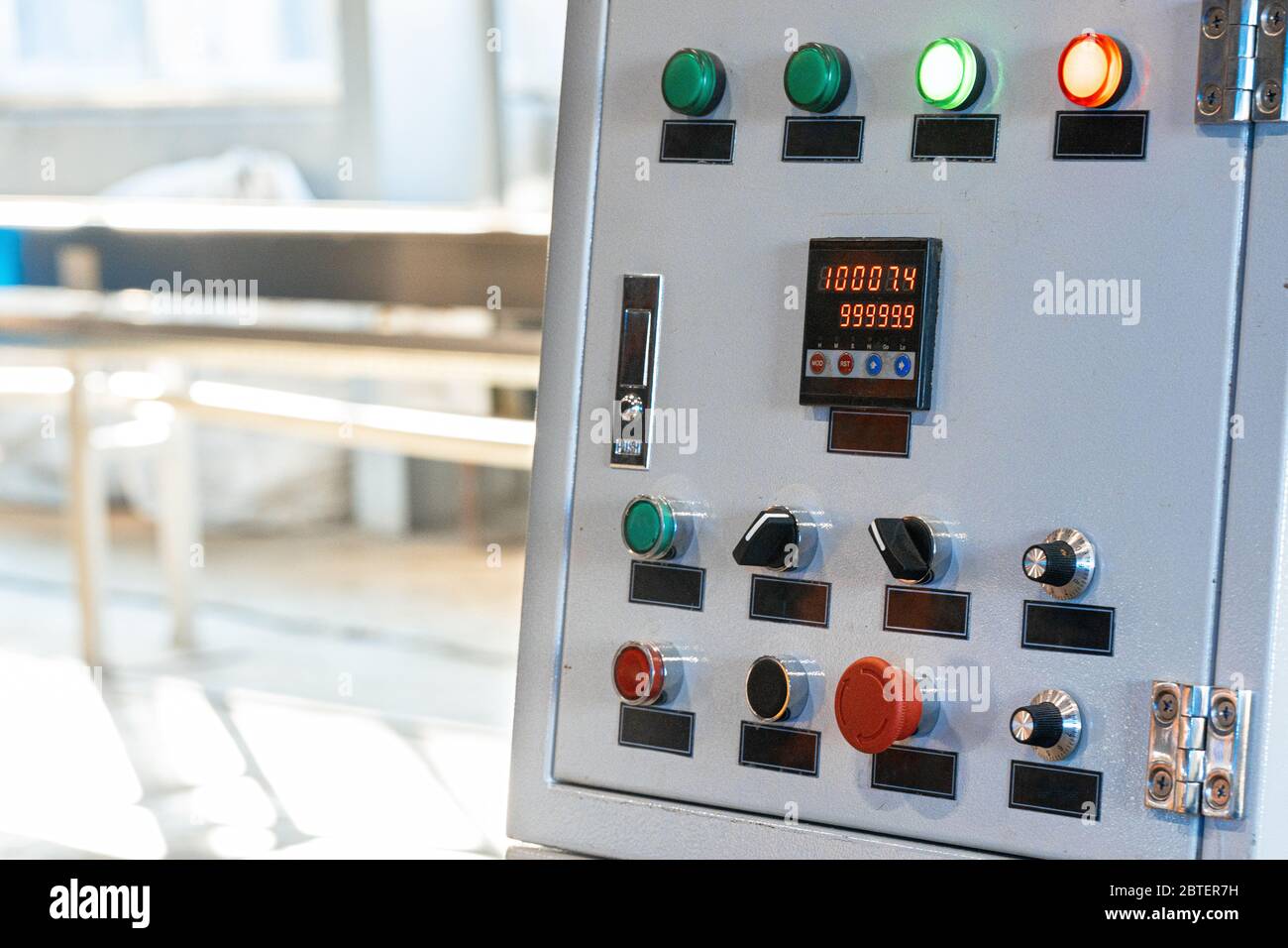 Gros plan du panneau de commande dans l'usine de production industrielle Banque D'Images