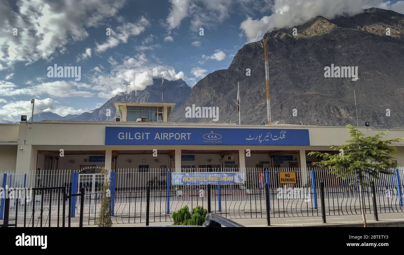 Bâtiment de l'aéroport de Gilgit dans la belle vallée de Gilgit, Gilgit Battistan, Pakistan 15/08/2019 Banque D'Images