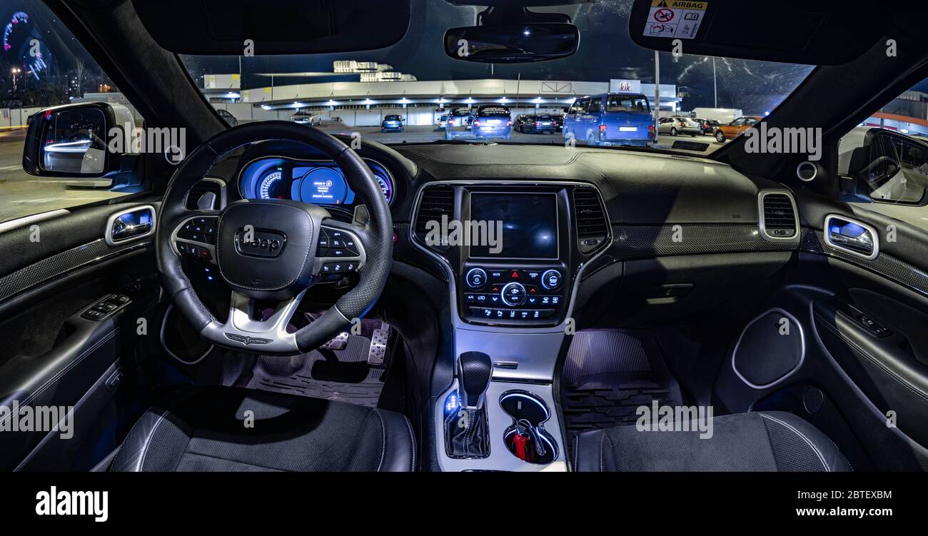 Jeep Cherokee Sport Banque D Image Et Photos Alamy Jeep Cherokee Sport Banque D Image Et Photos Alamy