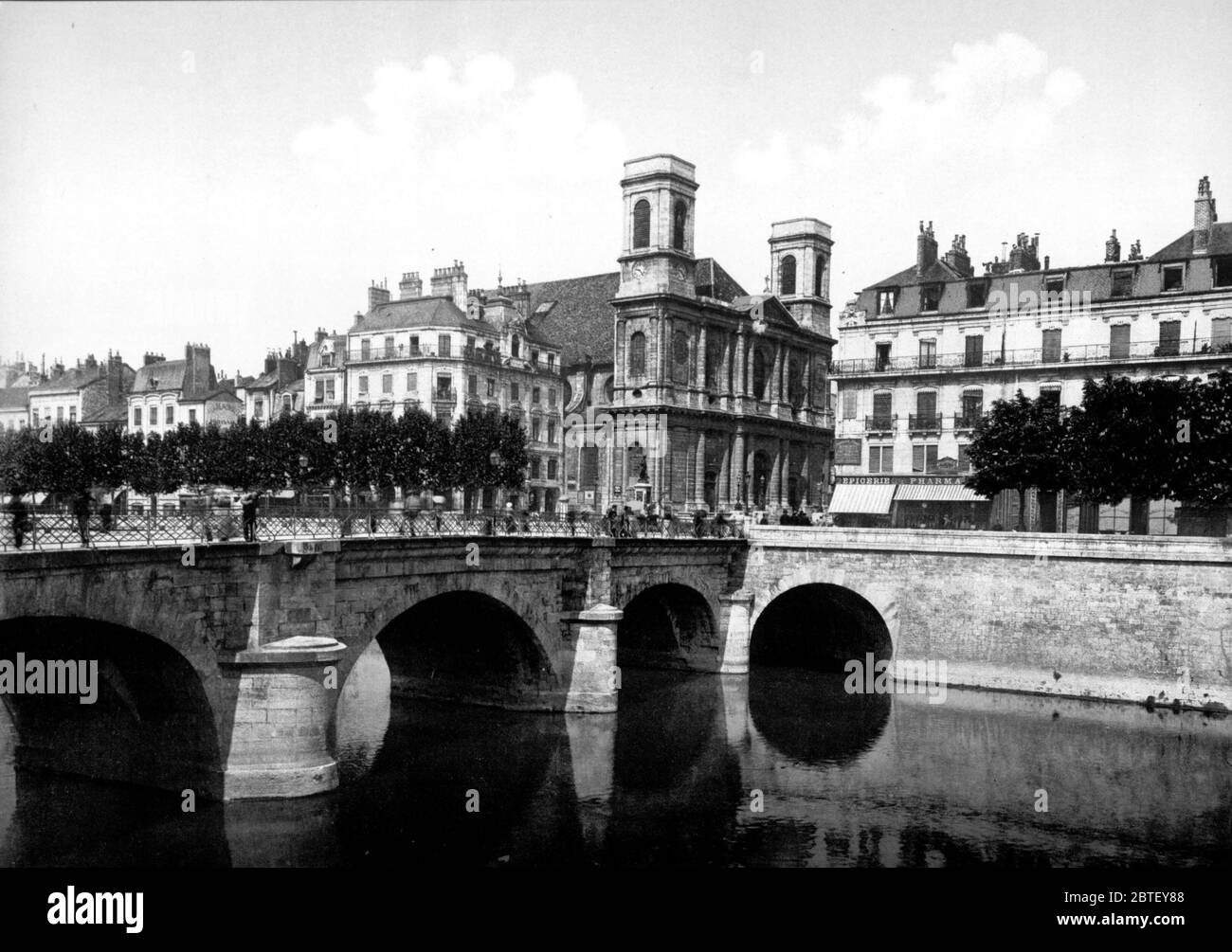 Le pont tournant et l'église de la Madeleine, à Besançon, France ca. 1890-1900 Banque D'Images