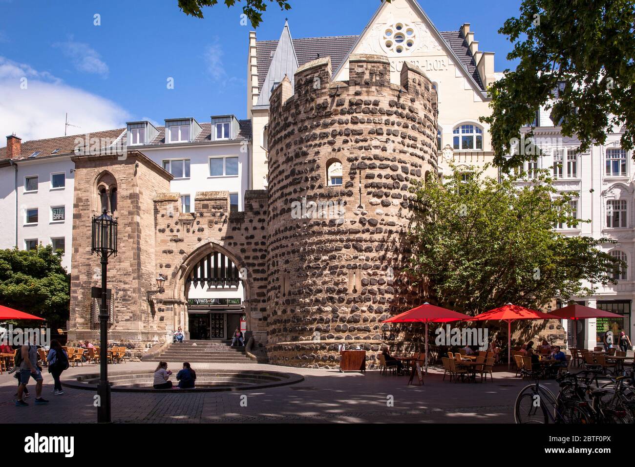 Le Sterntor dans la ville, porte de la vieille ville, Bonn, Rhénanie-du-Nord-Westphalie, Allemagne. das Sterntor in der Innenstadt, ehemaliges Stadttor, Bonn, Nordrhein- Banque D'Images