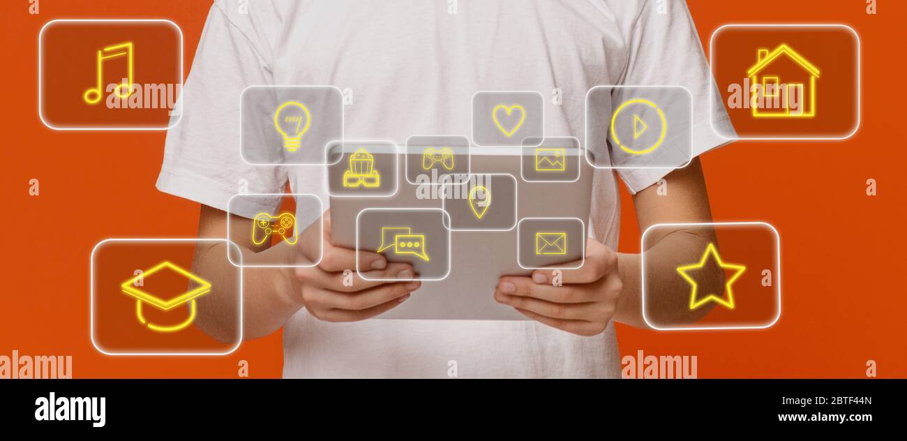Collage de garçon adolescent avec ordinateur tablette et pictogrammes d'interface expérience utilisateur sur fond orange Banque D'Images