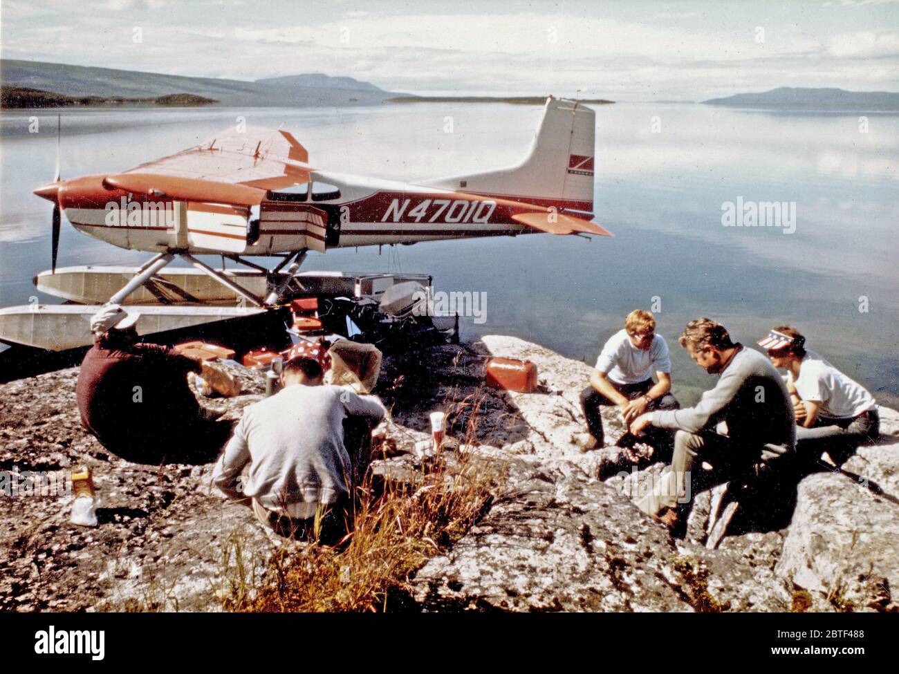 Août 1972 - partie de pêche de Brooks Camp, Monument National Katmai, Alaska, lac Naknek Banque D'Images