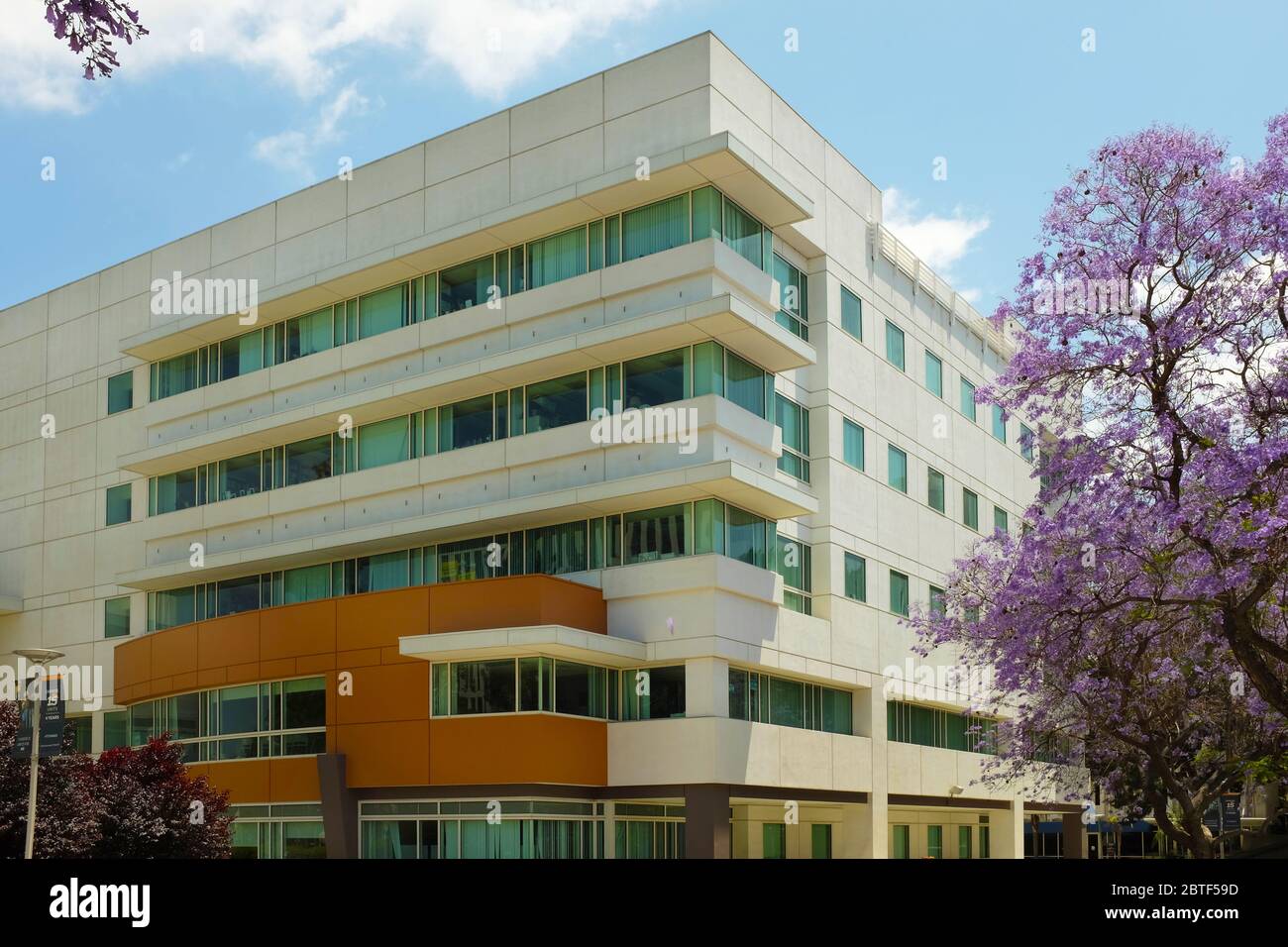 FULLERTON CALIFORNIA - 23 MAI 2020 : Gordon Hall, anciennement University Hall, a été renommé en l'honneur de Milton A Gordon, le 5e et le plus long des présids Banque D'Images