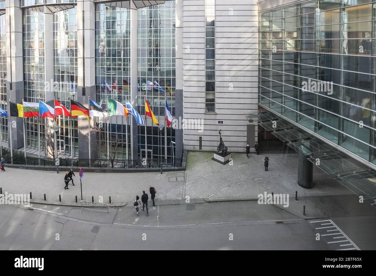 Drapeaux de l'UE hors du Parlement européen, Bruxelles, Belgique - 02 mars 2011 Banque D'Images