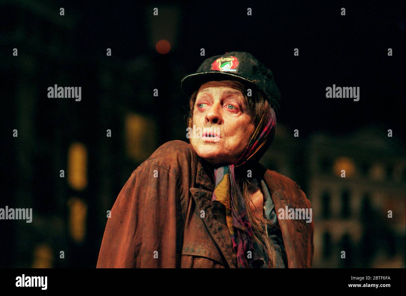 Maggie Smith (Miss Shepherd) dans LA DAME DANS LA CAMIONNETTE par Alan Bennett au Queen's Theatre, Londres W1 07/12/1999 conception: Mark Thompson éclairage: Hugh Vanstone réalisateur: Nicholas Hytner Banque D'Images