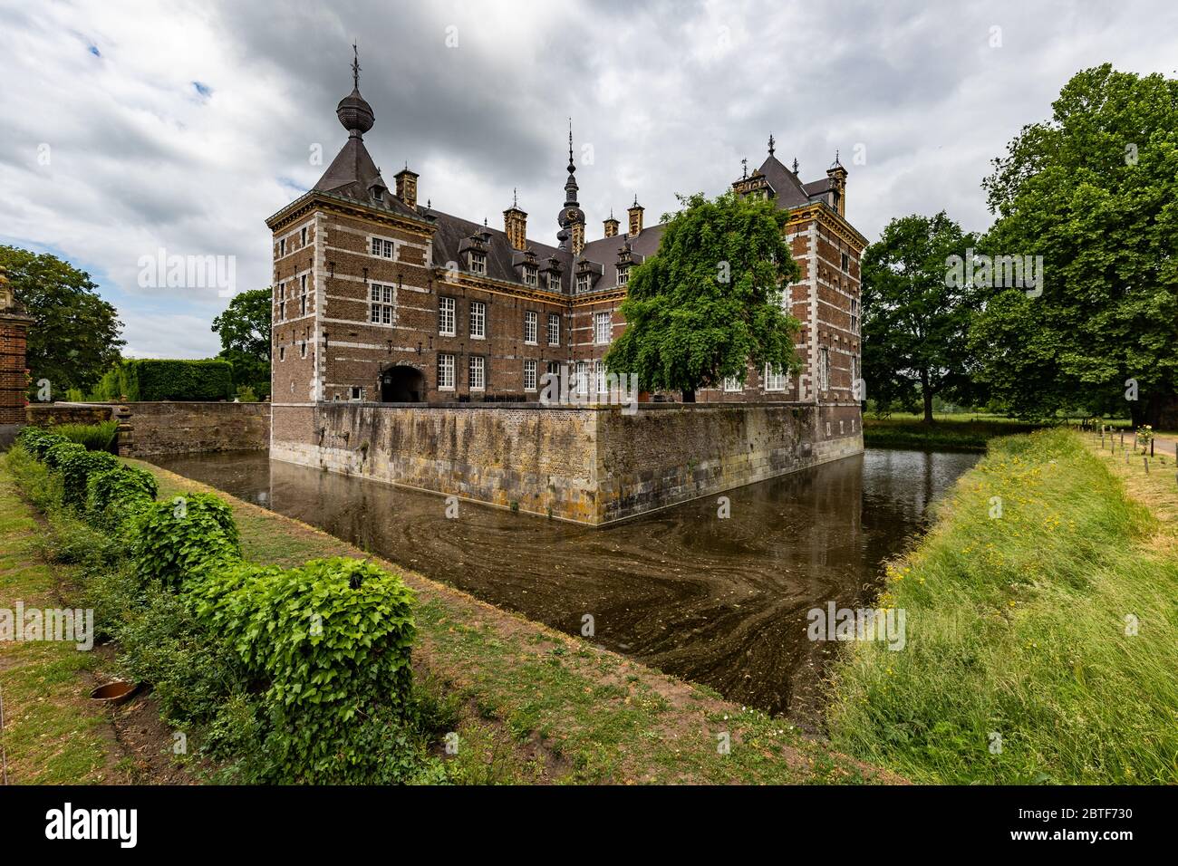 Château Eijsden du XVIIe siècle ce manoir amarré avec un parc public, classé dans les 100 meilleurs sites du patrimoine hollandais et construit au XVIIe siècle Banque D'Images