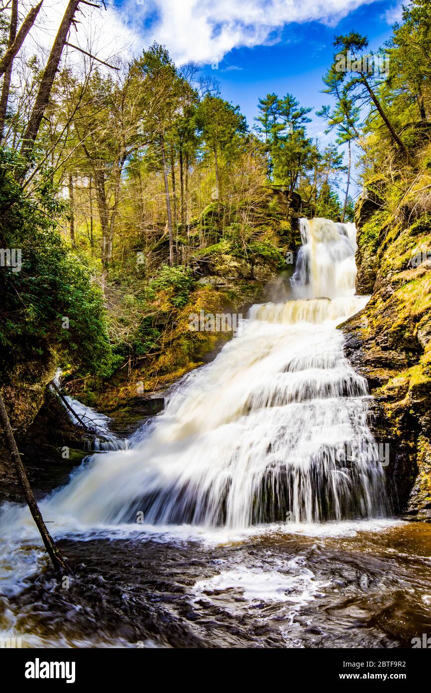 Pittoresque Dingmans Falls dans Delaware Township destination touristique lieu Banque D'Images