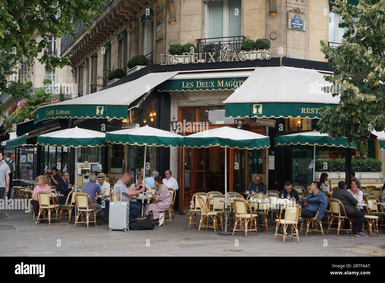 Vieux café terrasse à Paris, France Photo Stock Alamy