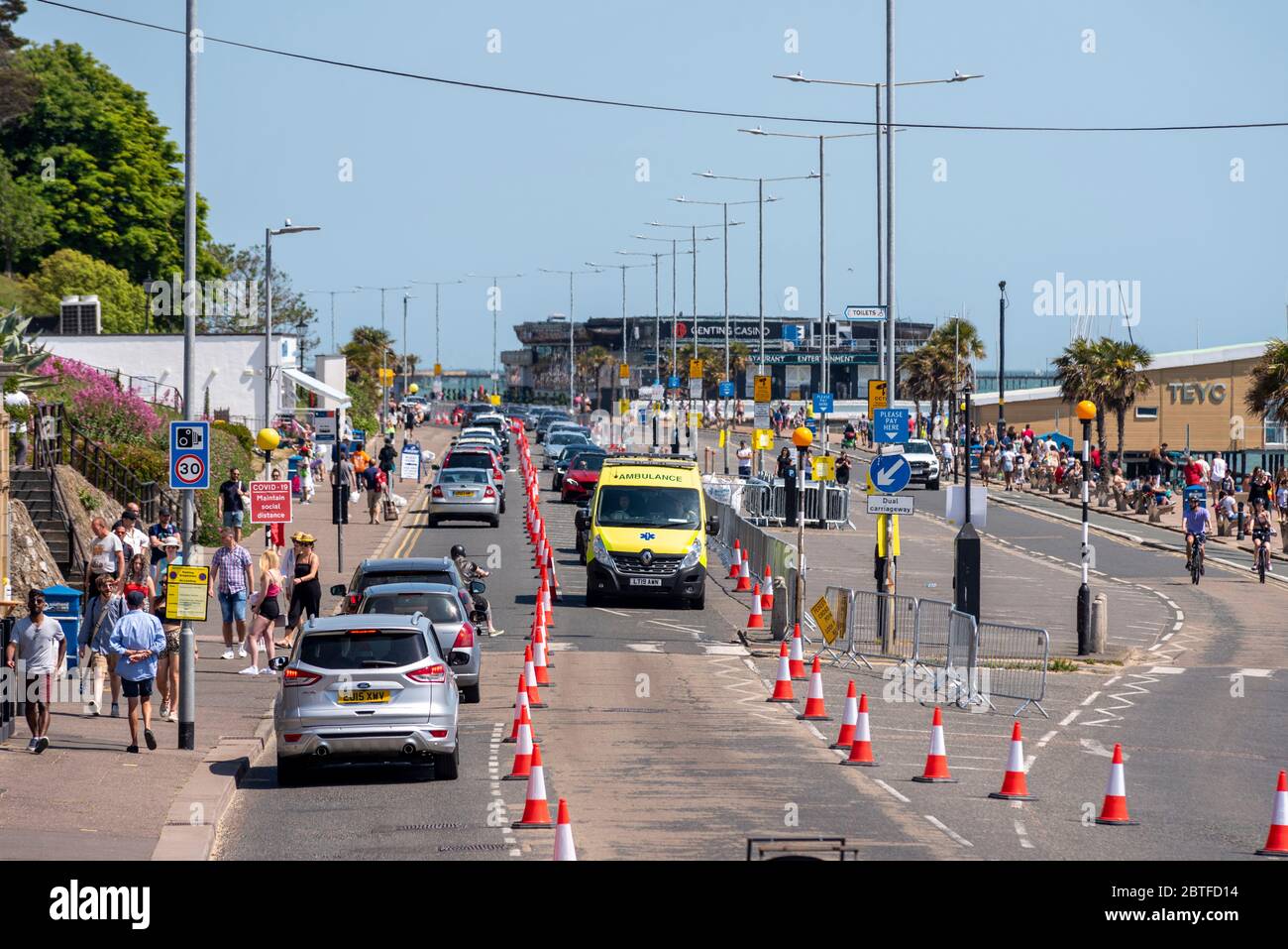 Routes très fréquentées le lundi 2020 mai, jour férié, à Southend on Sea, Essex, Royaume-Uni, pendant la pandémie du coronavirus COVID-19, qui a permis de réduire le confinement. Personnes Banque D'Images