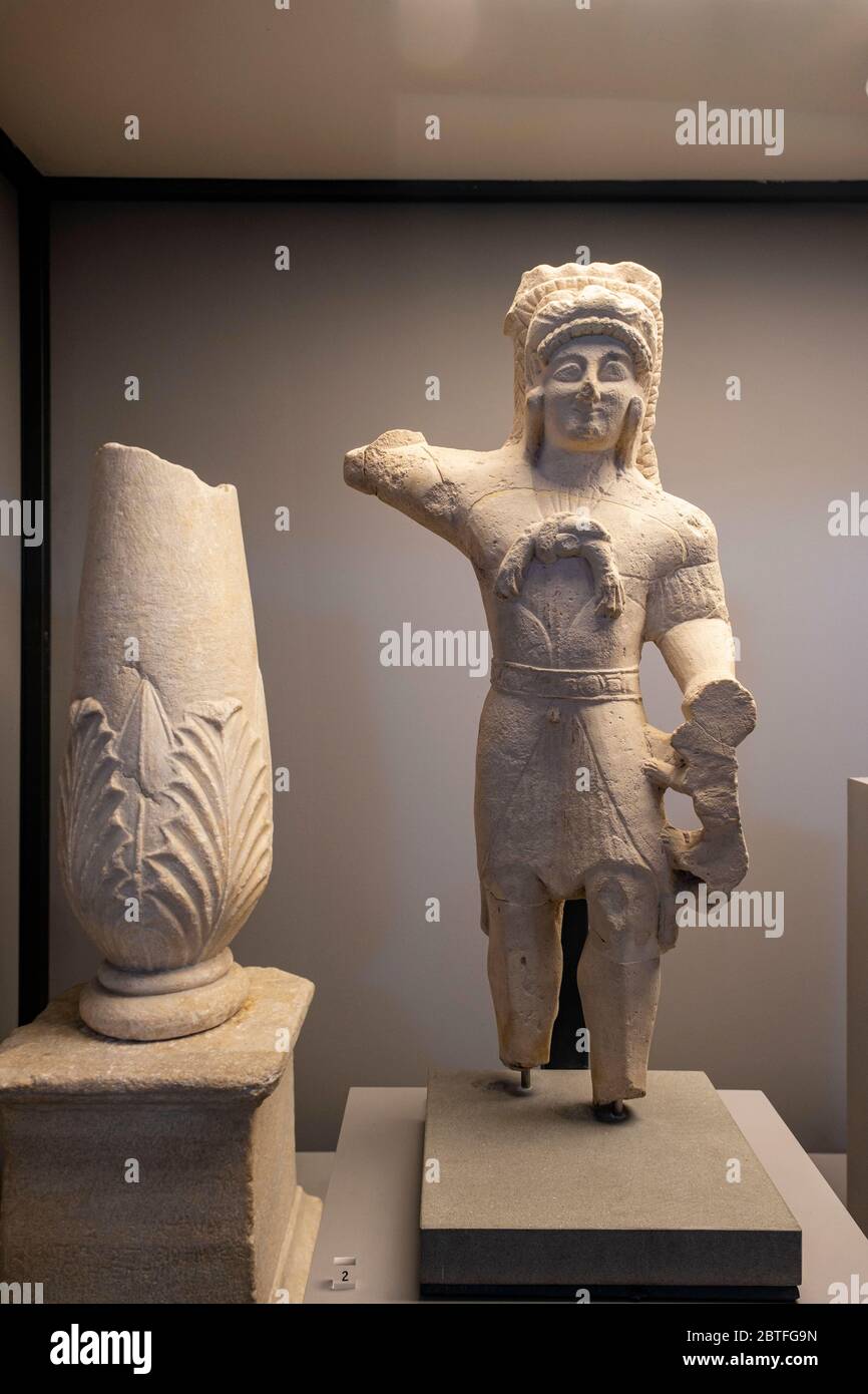 Statue du dieu Melqart, Héracles, probablement de Chypre, calcaire, 5ème cent. BCE, Museo Barracco, le Colisée , Rome, Lazio, Italie ,. Banque D'Images