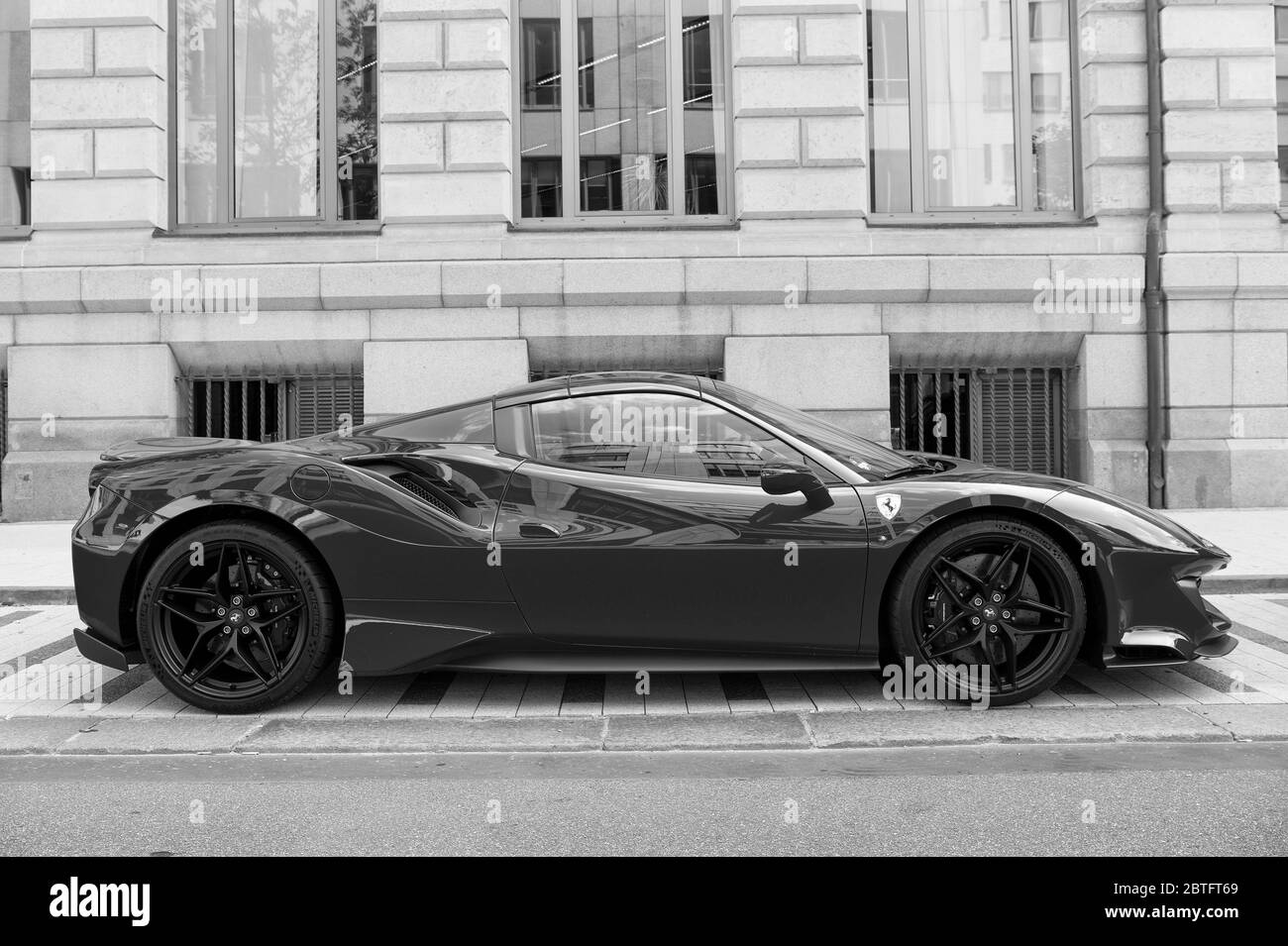 Hambourg, Allemagne-27 juillet 2019: Supercar rouge Ferrari 488 Pista stationné dans la rue à Hambourg, Allemagne . Lamborghini est célèbre voiture de marque automobile chère Banque D'Images