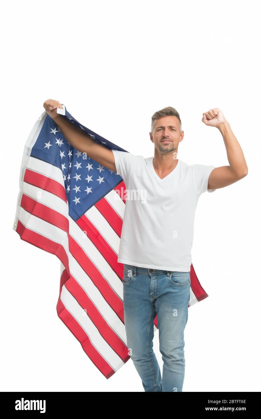 La liberté n'a jamais été libre. Un homme heureux célèbre la journée de l'indépendance. Le citoyen américain garde le drapeau américain. Profitez de la vie libre. Libre expression du patriotisme. 4 juillet. Libre volonté des États. Banque D'Images