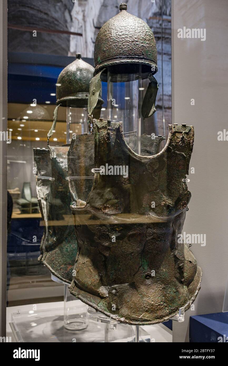 Casque de Carthage et armure corporelle, ferro et argent de bronze, le  Colisée , Rome, Lazio, Italie Photo Stock - Alamy