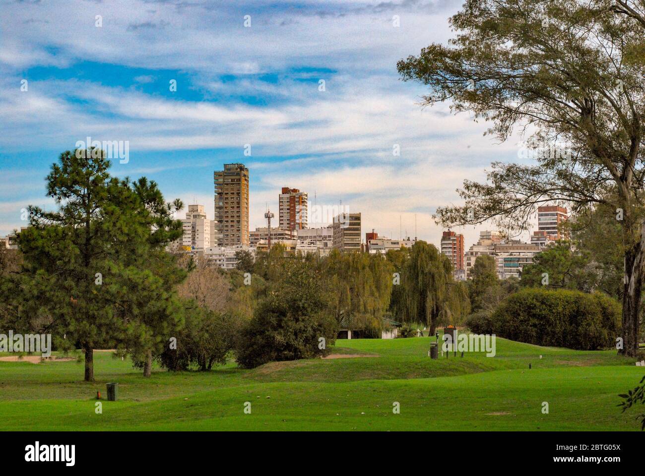 Golf de Buenos Aires Palermo avec des immeubles à l'arrière Banque D'Images