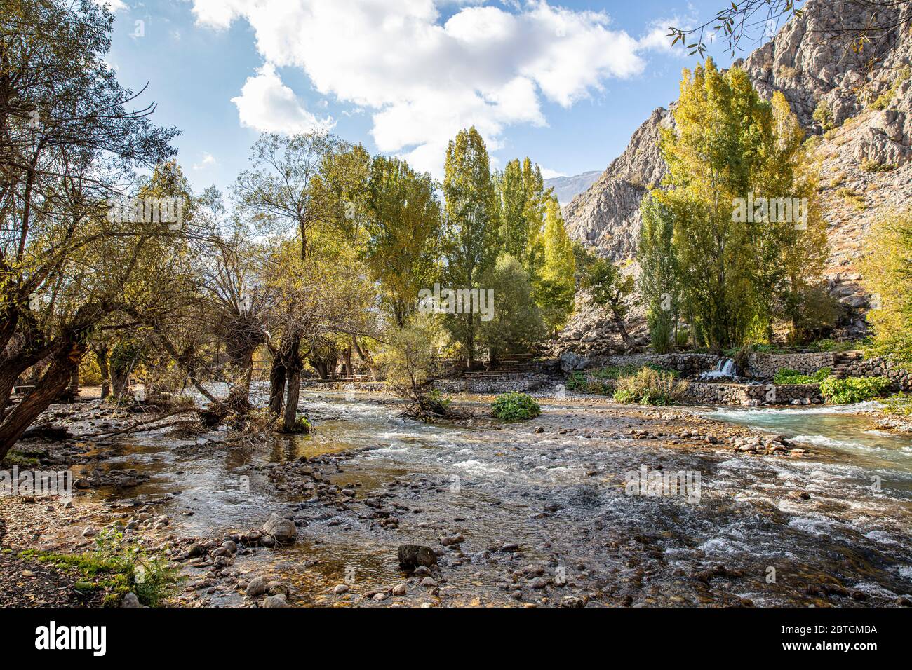 Mont Munzur et parc national. Rivière Munzur à Ovacik, Tunceli. Nom turc; Munzur Gozeleri. Banque D'Images