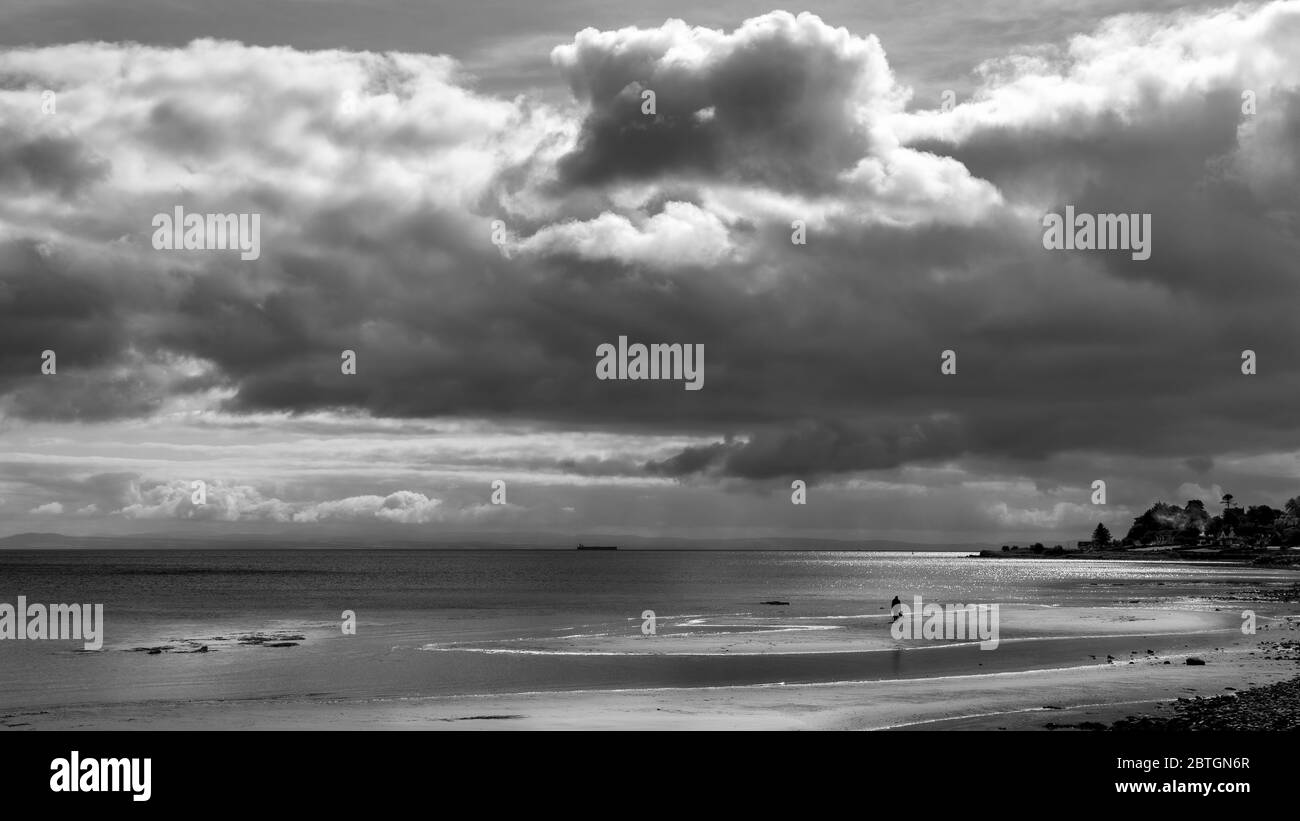 L'homme sur la plage à arran Banque D'Images