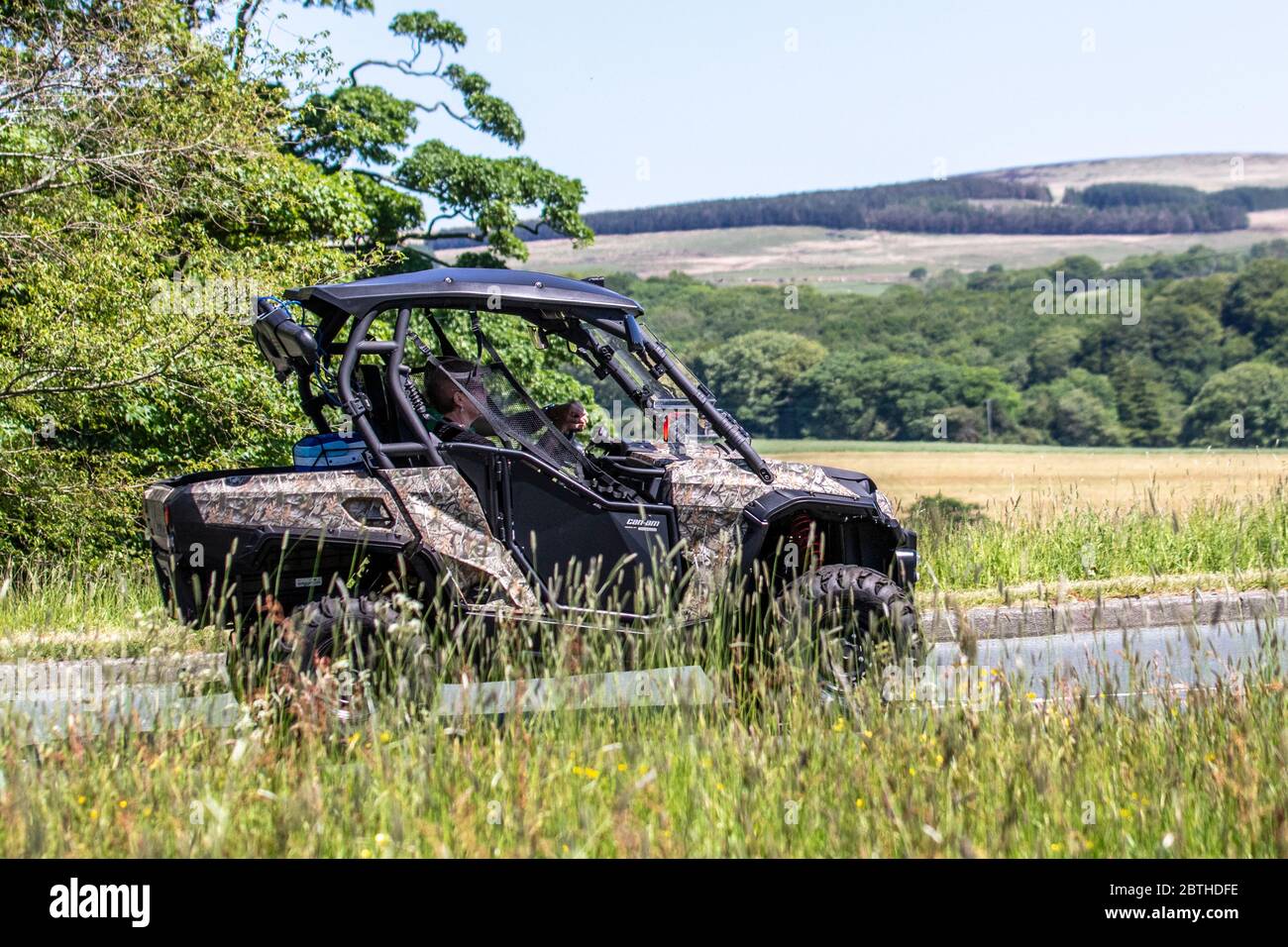 2020 CAN-Am Commander SUV 4x4 utilitaire tout-terrain ; circulation automobile, véhicules rares inhabituels, voitures camouflées conduisant des véhicules sur les routes britanniques, moteurs, conduite dans la campagne du Lancashire. Banque D'Images