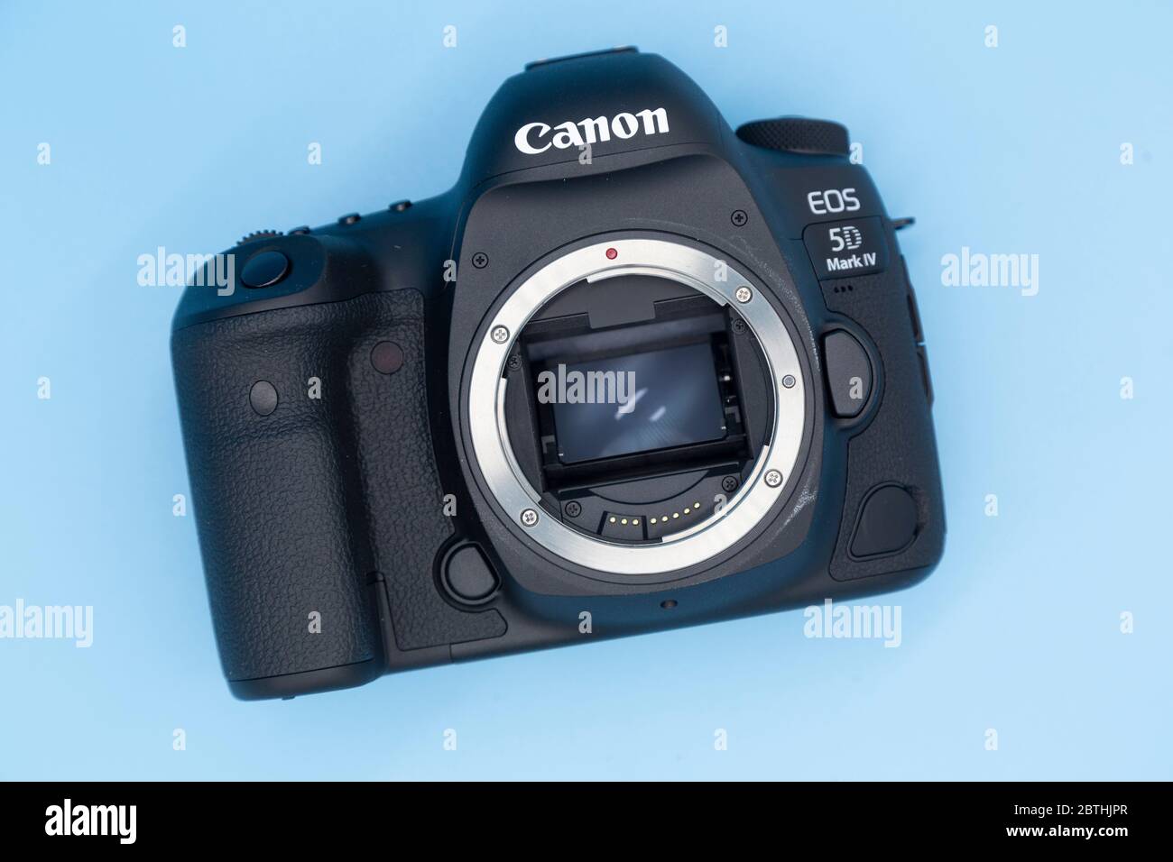 Boîtier d'appareil photo Canon 5D Mark IV. Il s'agit d'un appareil photo reflex numérique plein format à objectif unique (D-SLR). Banque D'Images