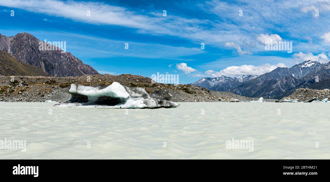 Lac glaciaire Tasman dans le parc national Aoraki Mount Cook, Canterbury, Nouvelle-Zélande Banque D'Images