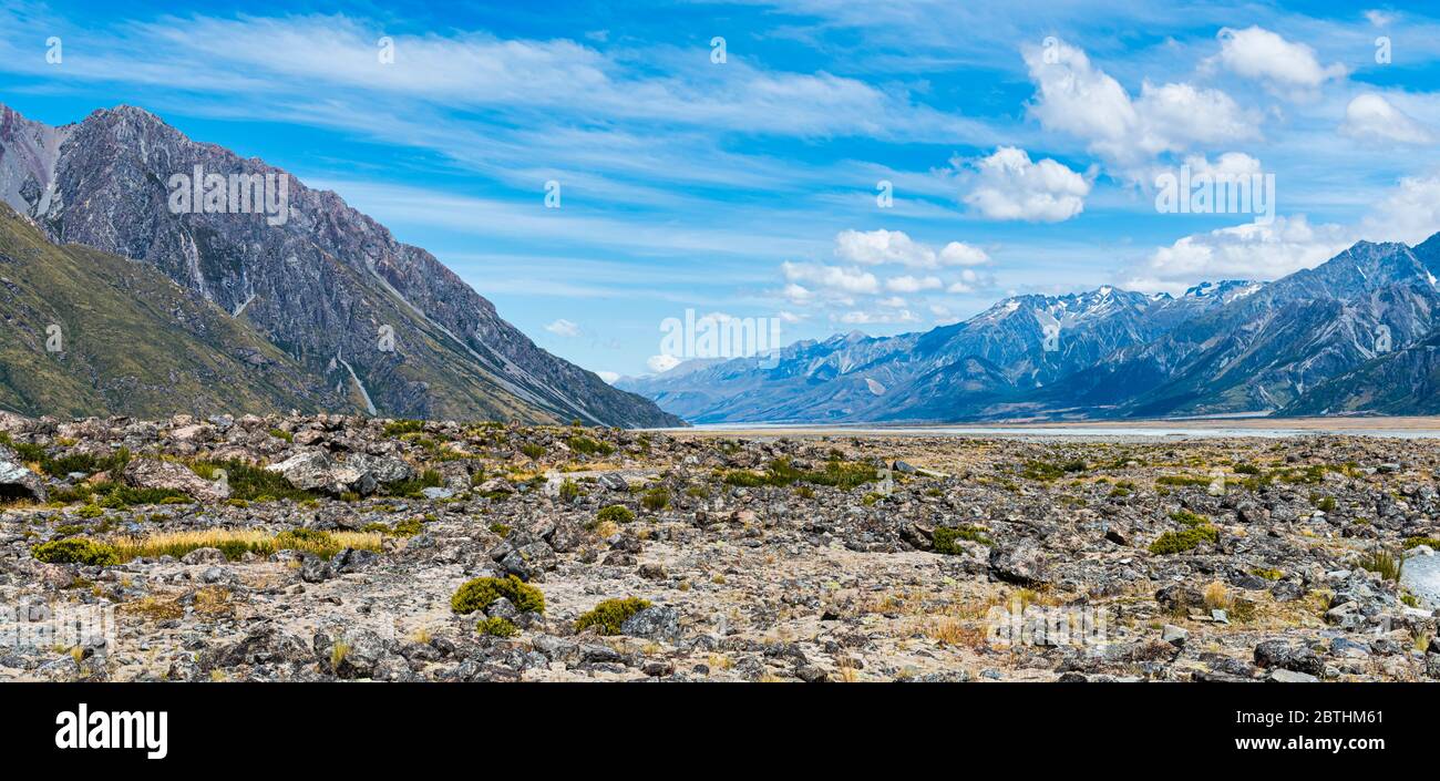 Vue sur le lac Pukaki depuis le parc national du Mont Cook dans la région de Canterbury en Nouvelle-Zélande Banque D'Images