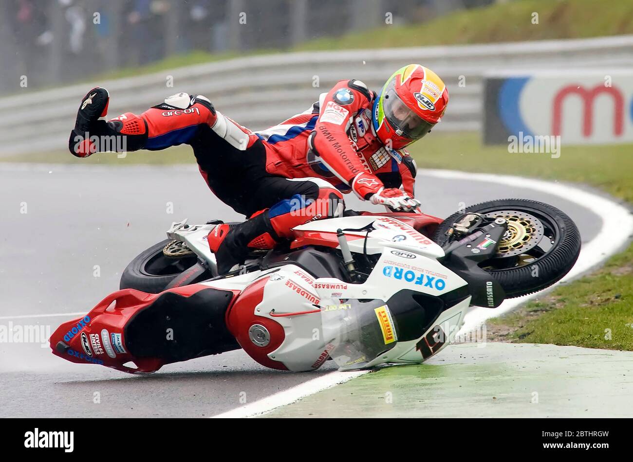 SWANLEY, ROYAUME-UNI. AVRIL 04: Dan Linfoot à cheval sur la base de construction BMW S1000R High Sides à l'entrée de Paddock Hill Bend pendant Race1 dans la MCE Insurance BRI Banque D'Images