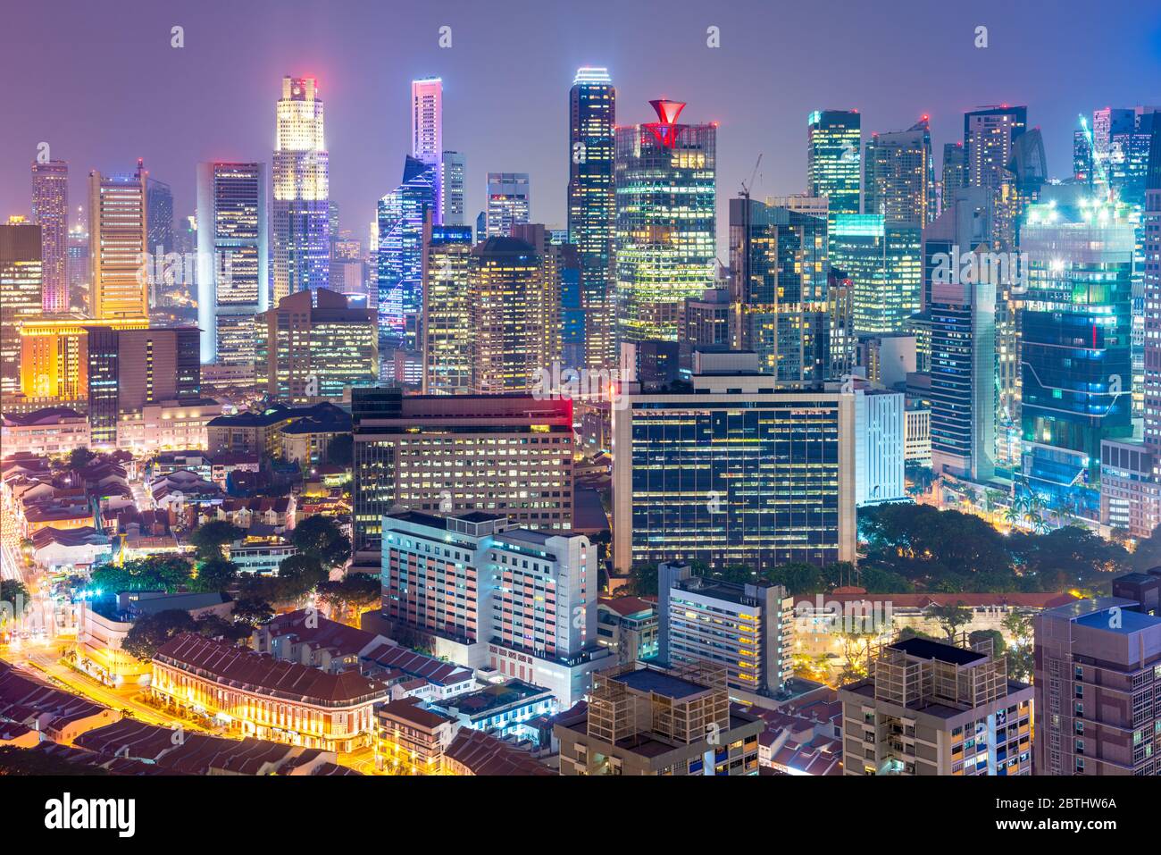 Quartier Financier de Singapour skyline at night. Banque D'Images