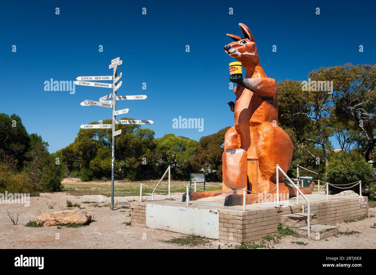 Sculpture du Big Roo à la maison de route du village frontalier. Banque D'Images