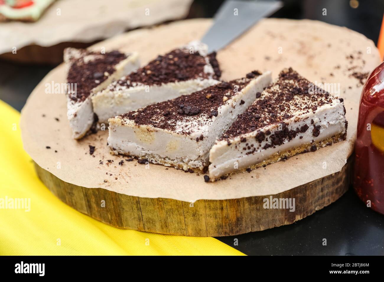 Gateau Au Citron Brut Sain Paleo Avocado Avec Banane Et Framboises Vue Du Dessus Photo Stock Alamy Gateau Au Citron Brut Sain Paleo Avocado Avec Banane Et Framboises Vue Du Dessus Photo Stock Alamy