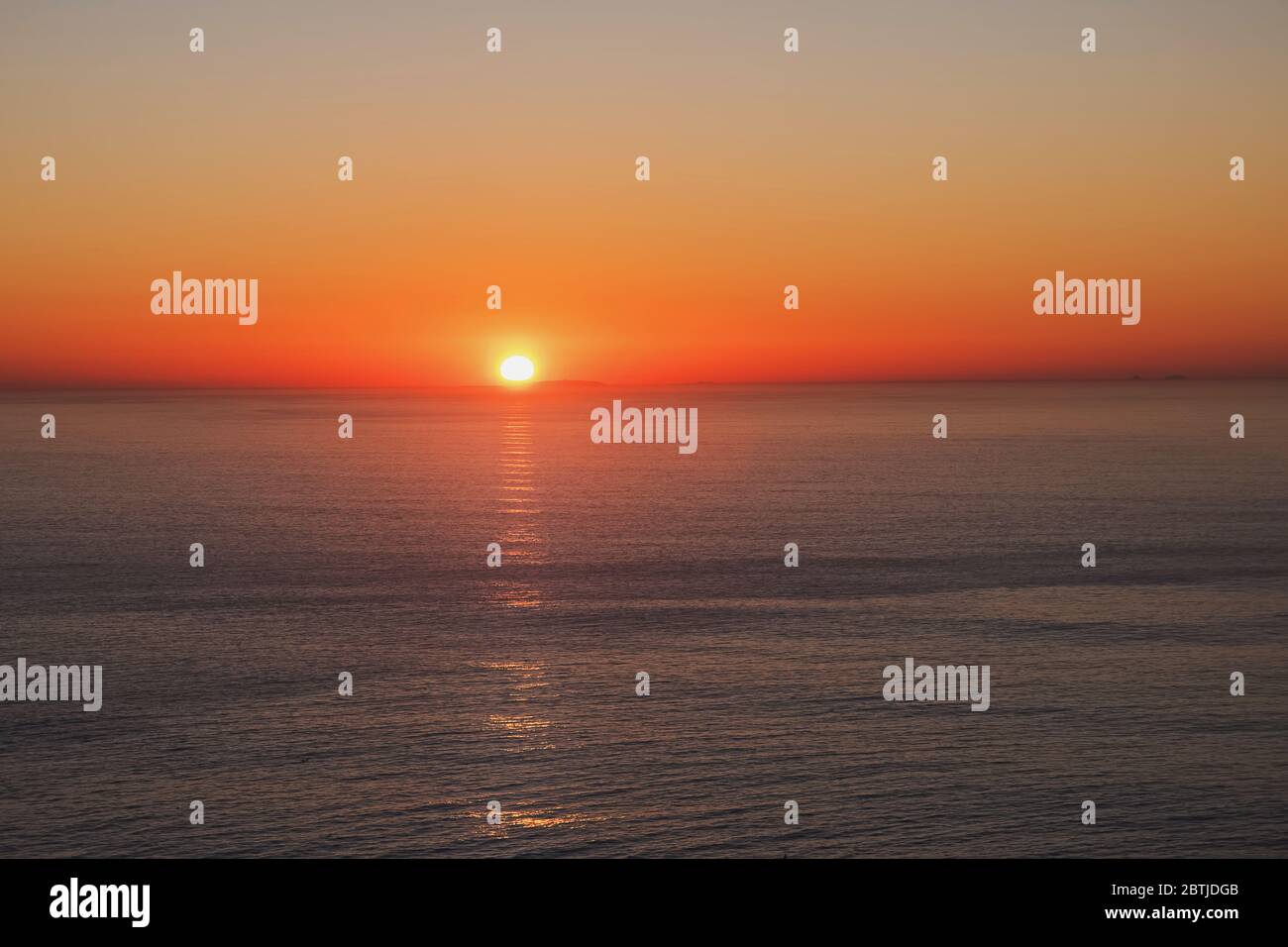 Magnifique coucher de soleil sur l'océan Banque D'Images